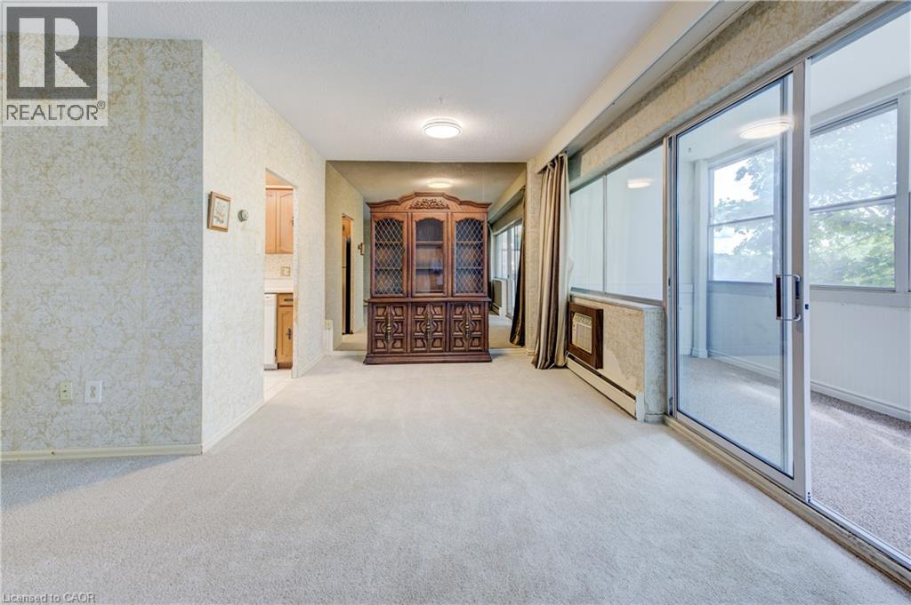 Photo 11 of 45 Westmount Road N Unit 407, Waterloo ON
