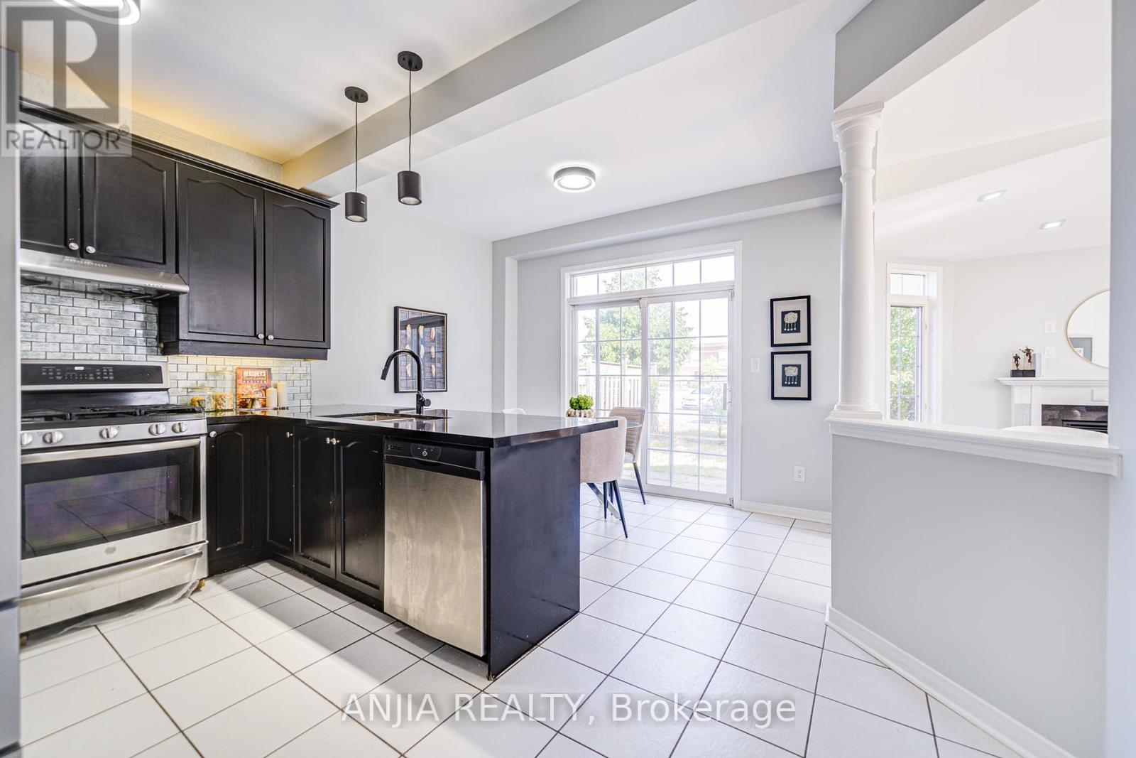 Photo 13 of 66 Alfred Paterson Drive, Markham ON