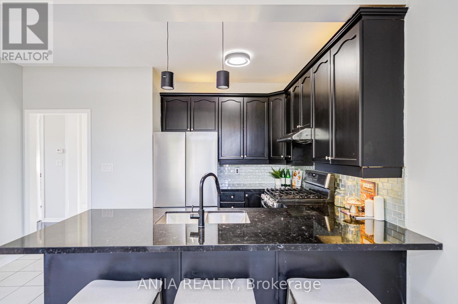 Photo 15 of 66 Alfred Paterson Drive, Markham ON