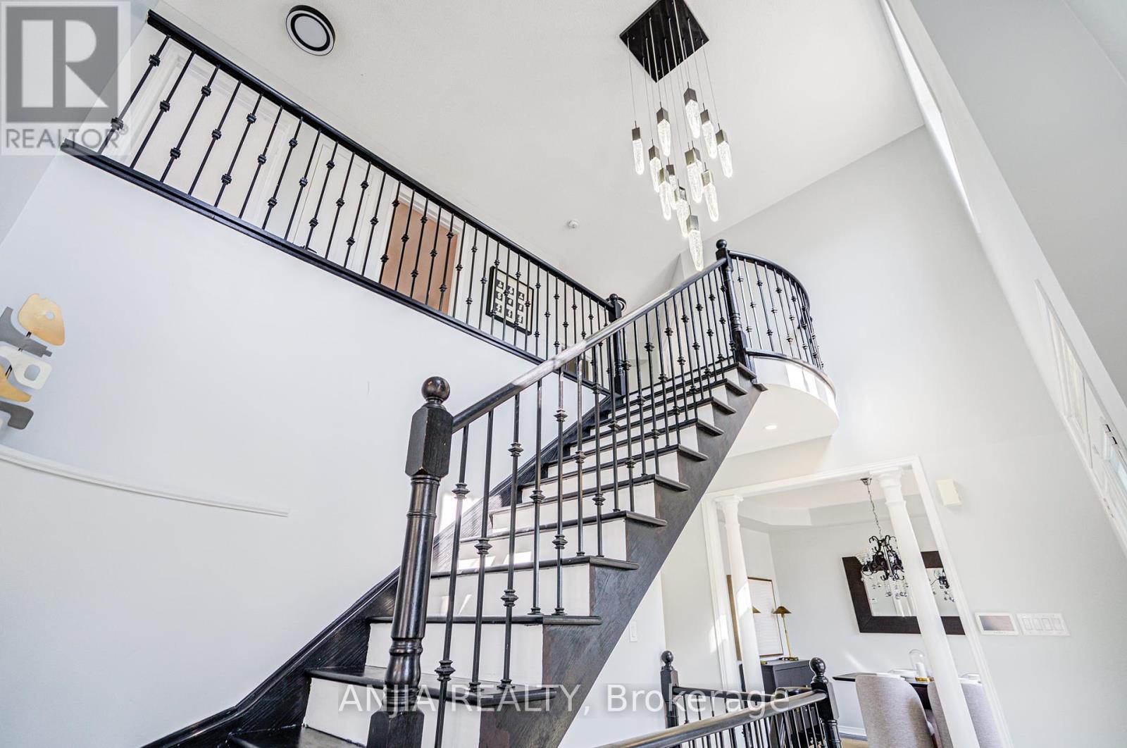 Photo 24 of 66 Alfred Paterson Drive, Markham ON