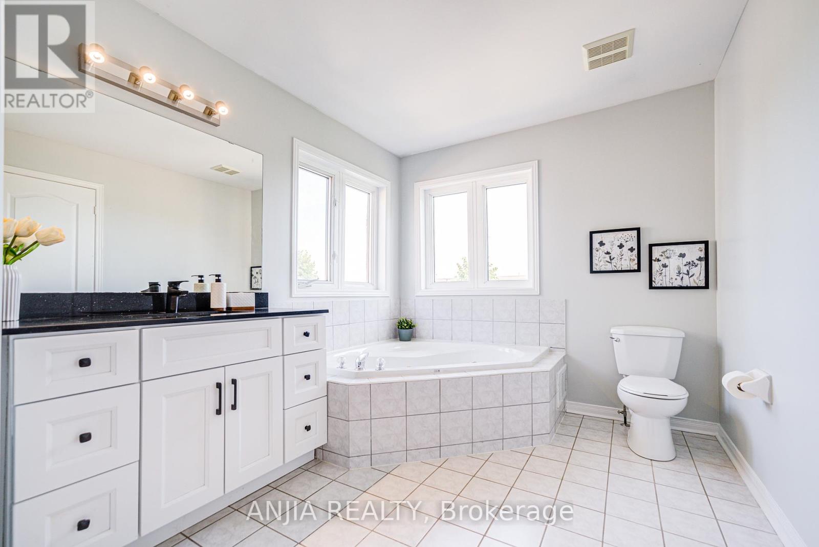 Photo 31 of 66 Alfred Paterson Drive, Markham ON