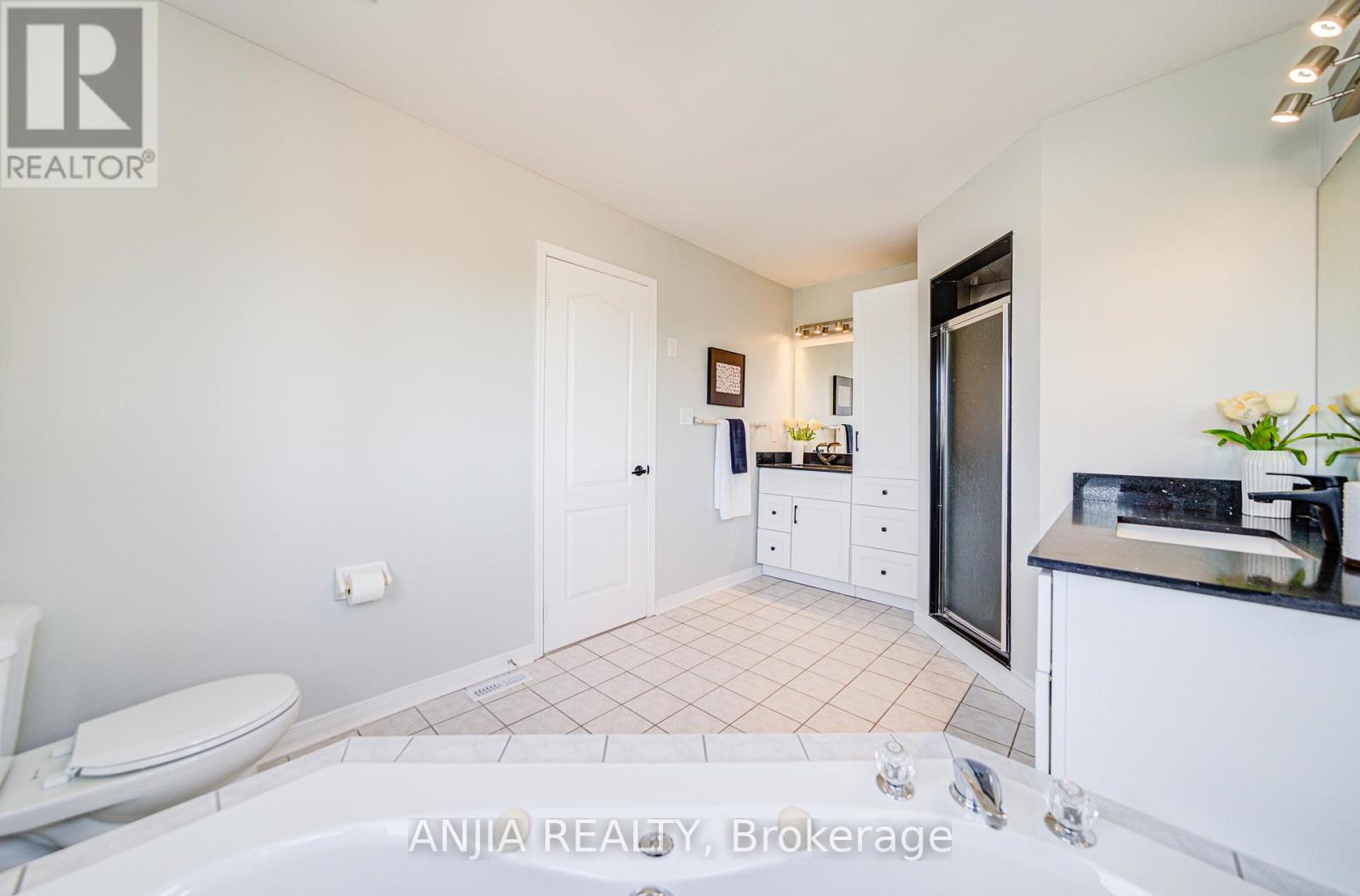 Photo 32 of 66 Alfred Paterson Drive, Markham ON