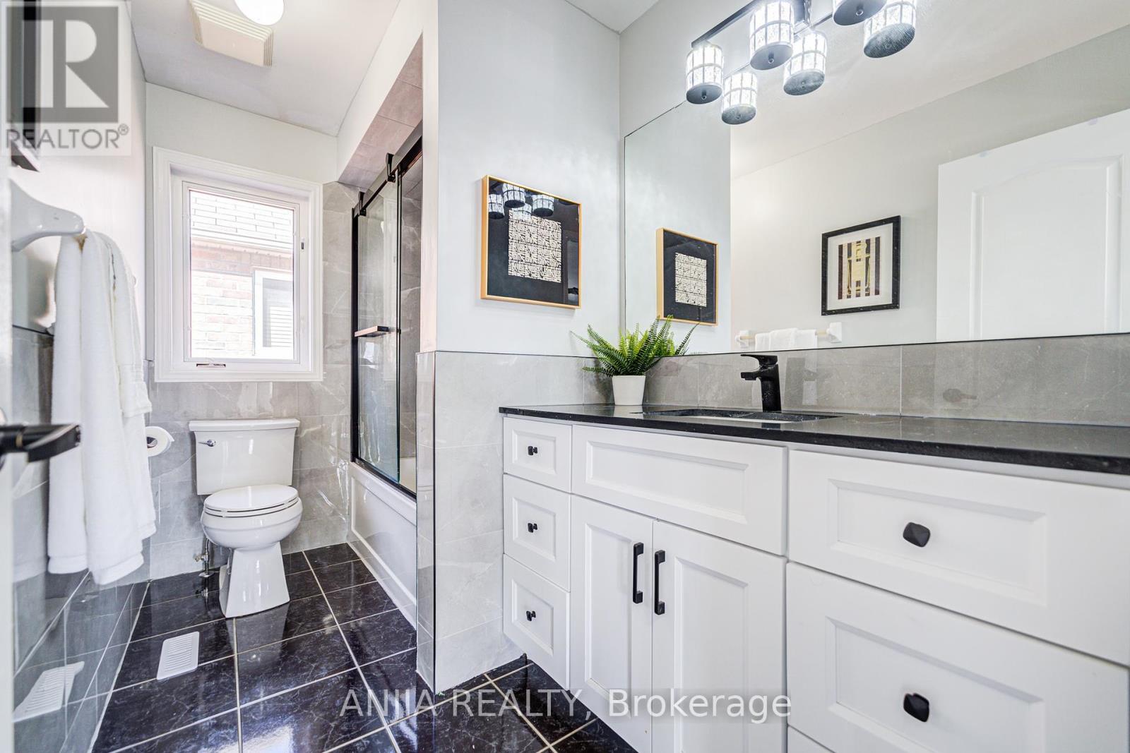 Photo 34 of 66 Alfred Paterson Drive, Markham ON