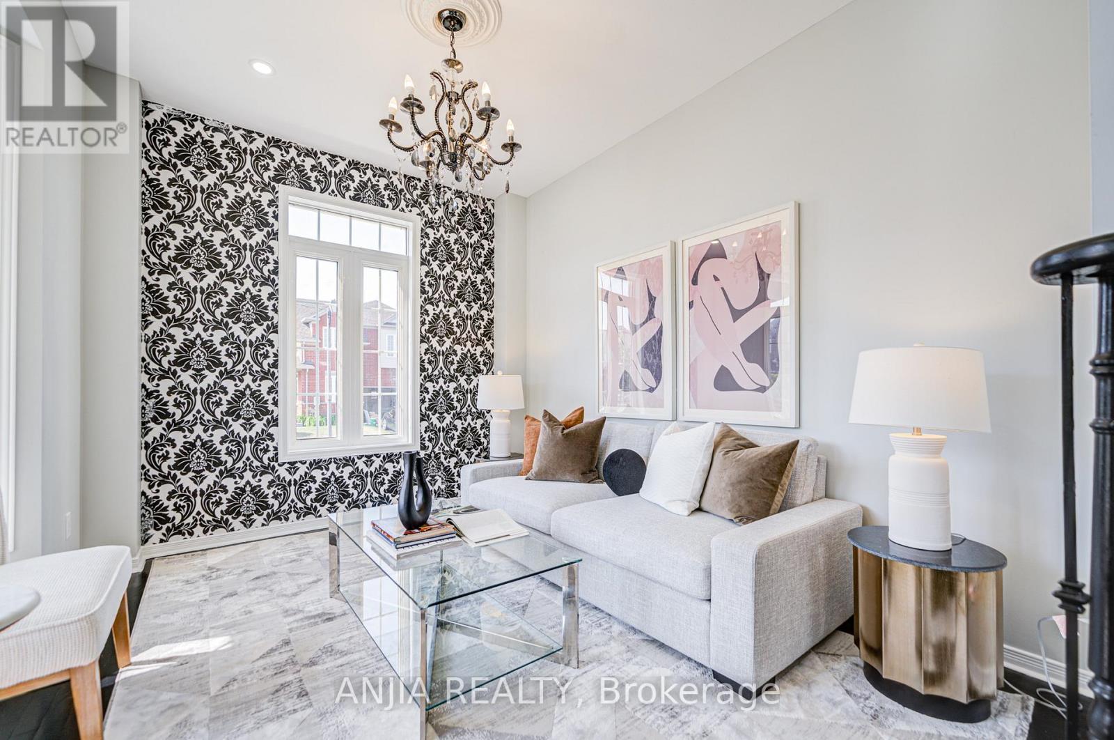 Photo 8 of 66 Alfred Paterson Drive, Markham ON
