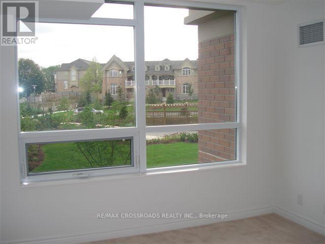 Photo 5 of 206 33 Cox Boulevard, Markham ON