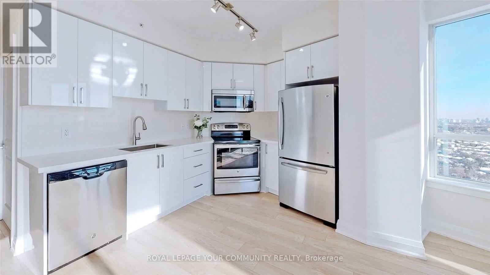 Photo 11 of 2426 7161 Yonge Street, Markham ON