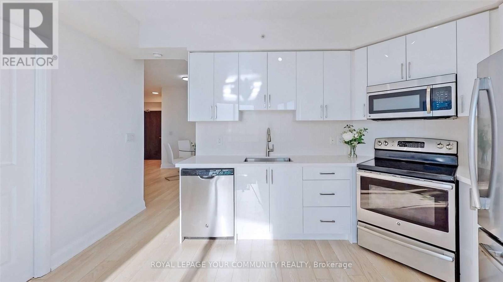Photo 12 of 2426 7161 Yonge Street, Markham ON
