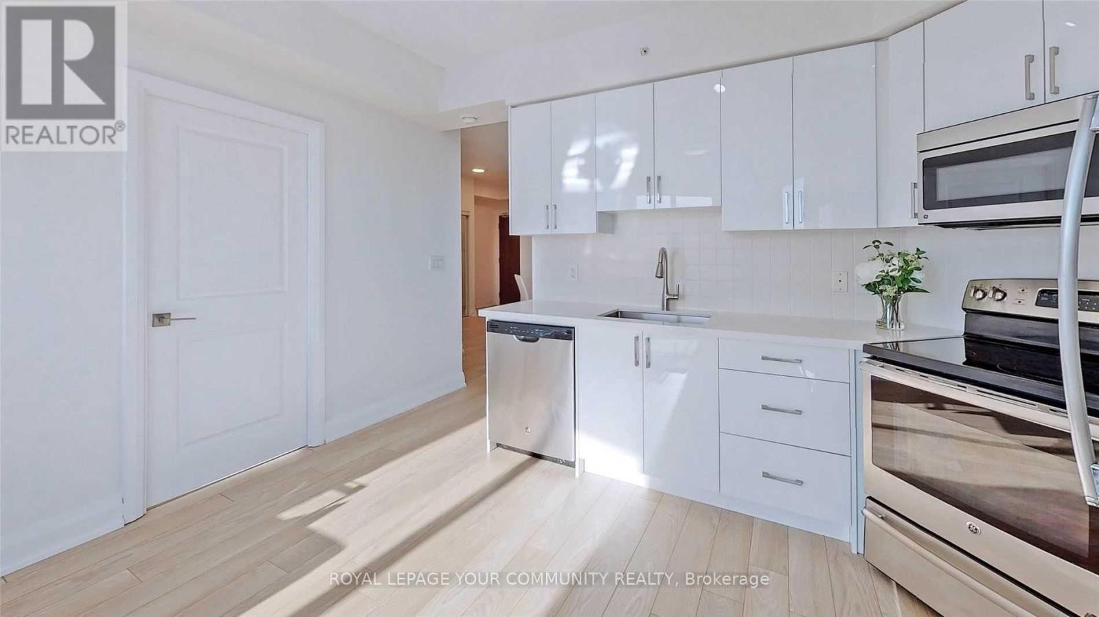 Photo 13 of 2426 7161 Yonge Street, Markham ON