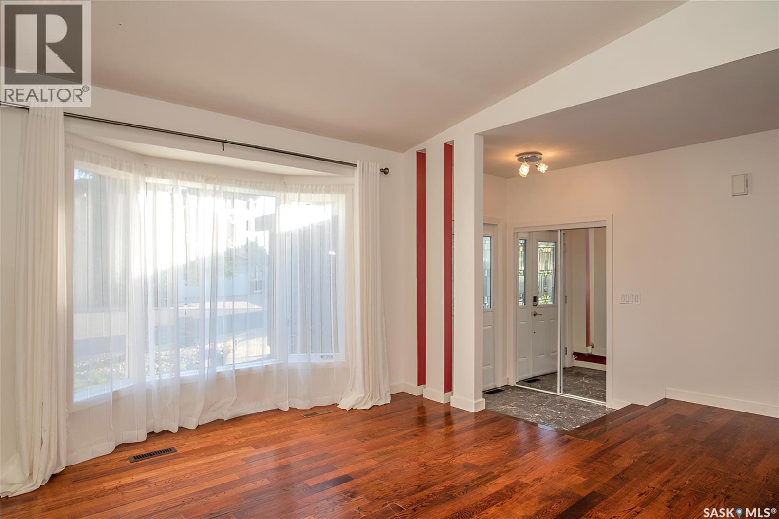 Photo 5 of 2715 Livingstone Bay E, Regina SK