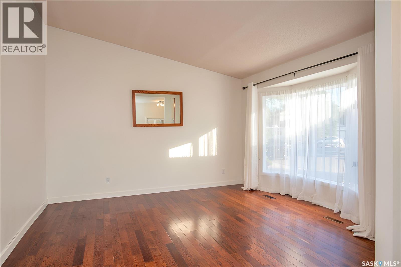 Photo 4 of 2715 Livingstone Bay E, Regina SK