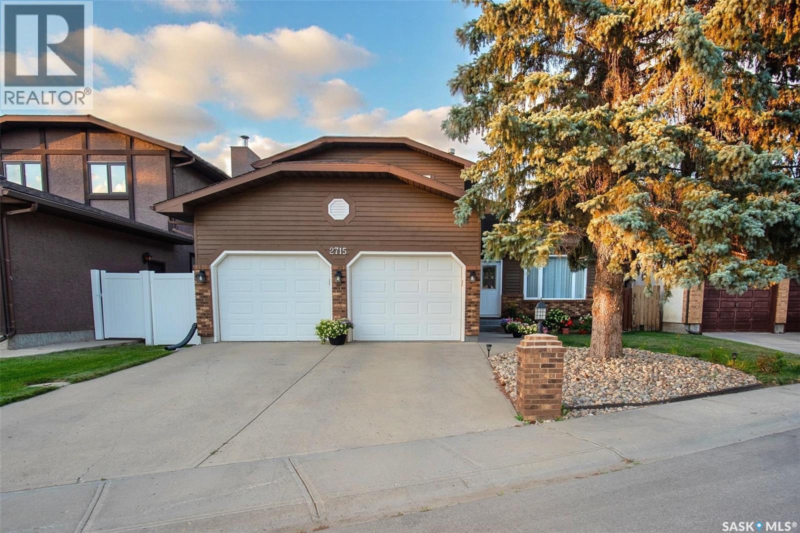 Photo 1 of 2715 Livingstone Bay E, Regina SK