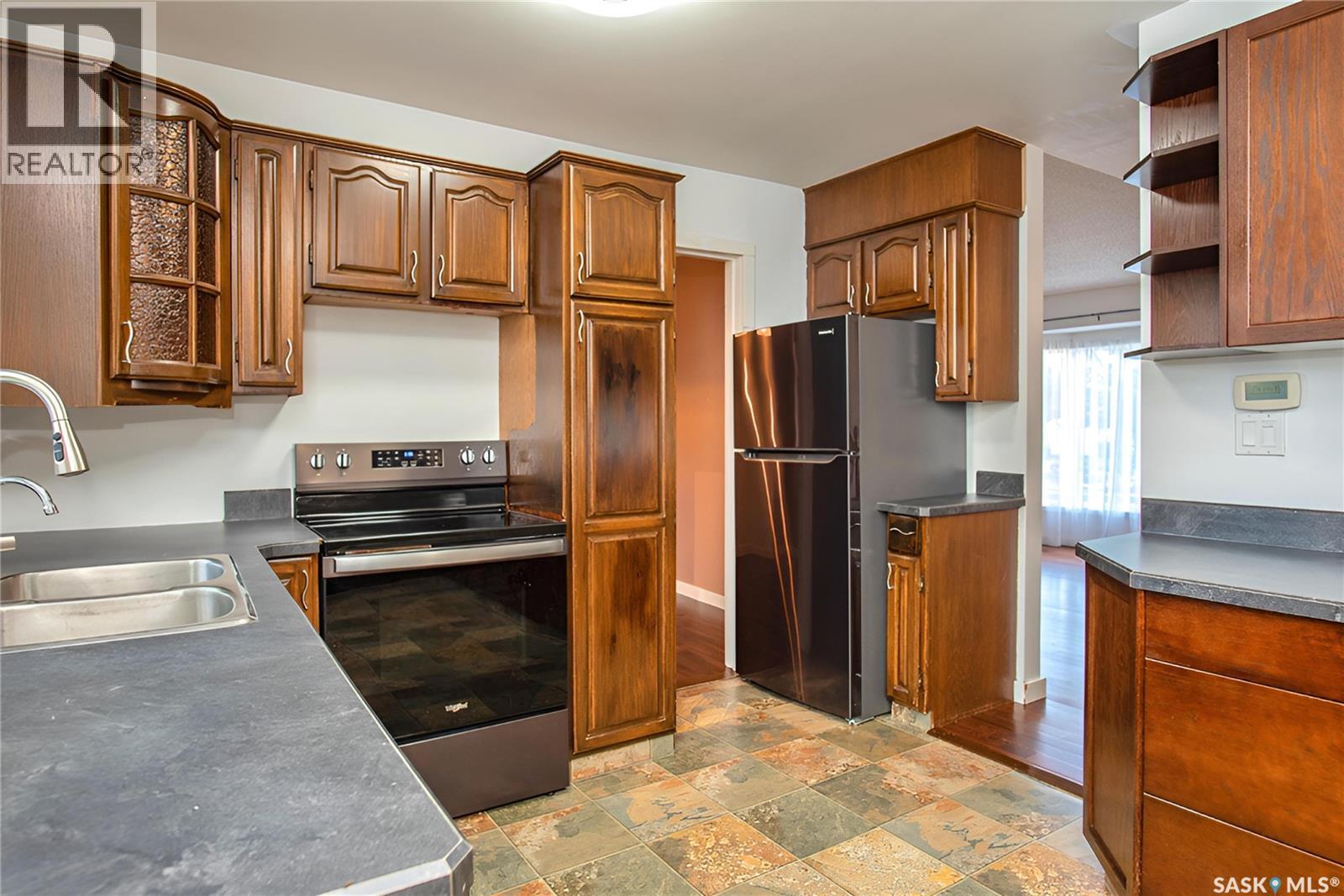 Photo 10 of 2715 Livingstone Bay E, Regina SK
