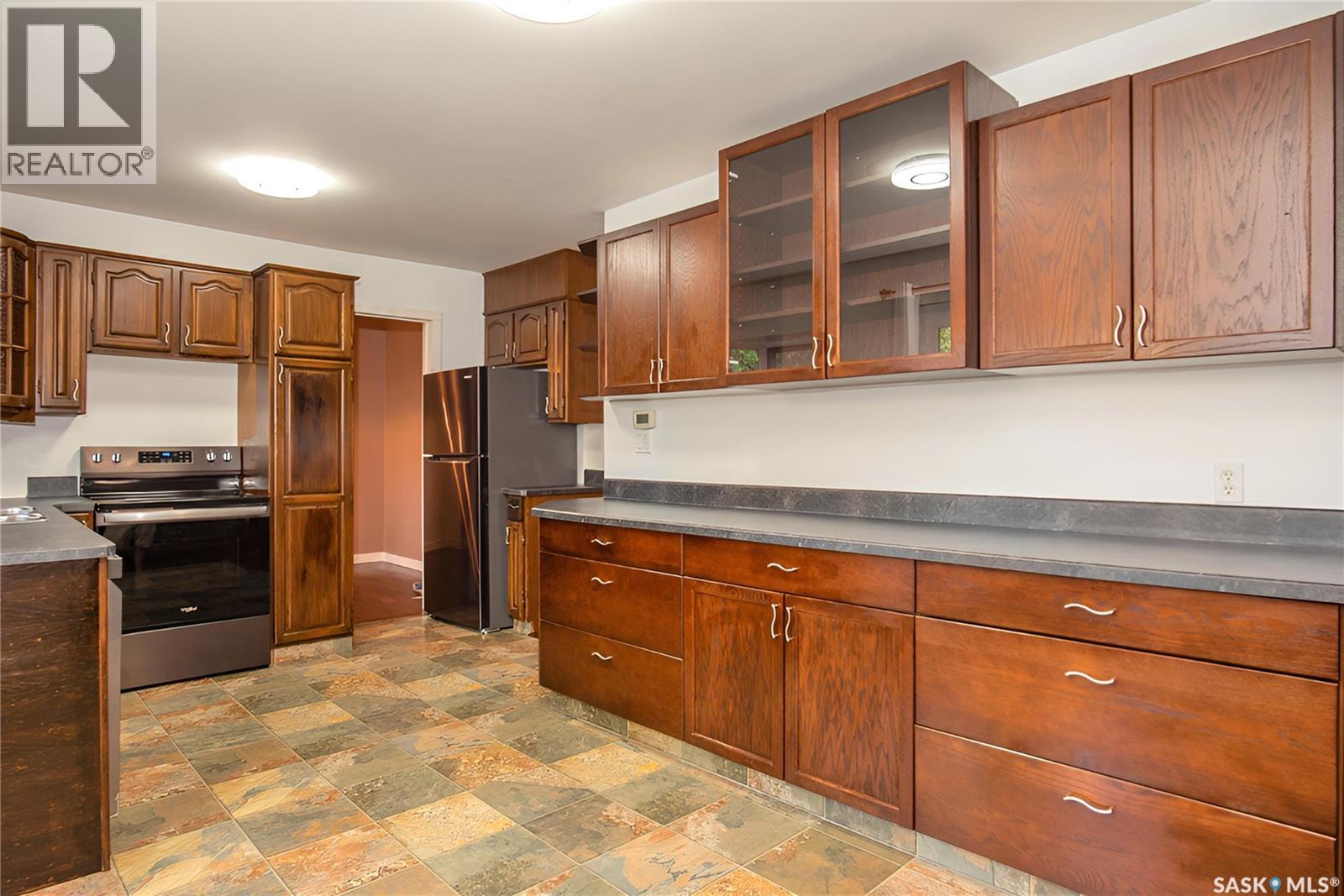 Photo 9 of 2715 Livingstone Bay E, Regina SK