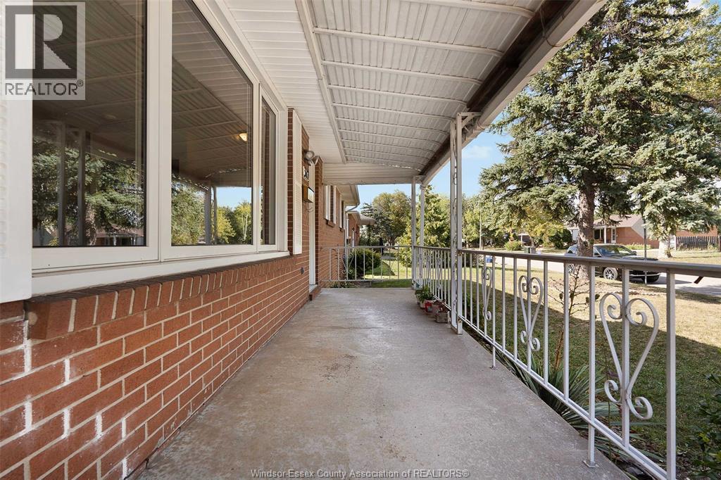 Photo 4 of 3117 Austen Drive, Windsor ON