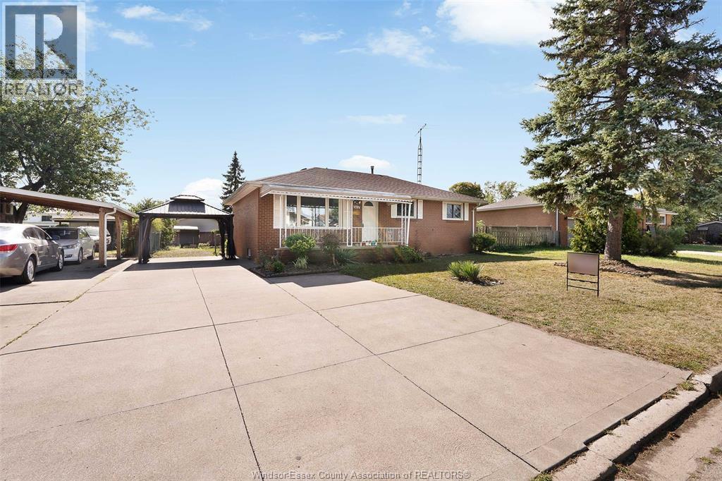 Photo 3 of 3117 Austen Drive, Windsor ON