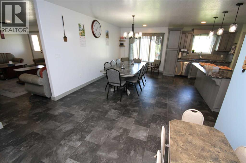 Photo 8 of 212 3 Street N, Grassy Lake AB