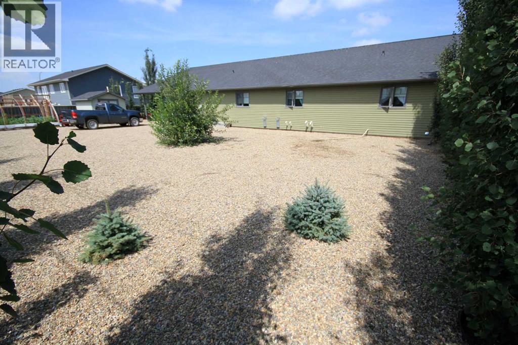 Photo 25 of 212 3 Street N, Grassy Lake AB