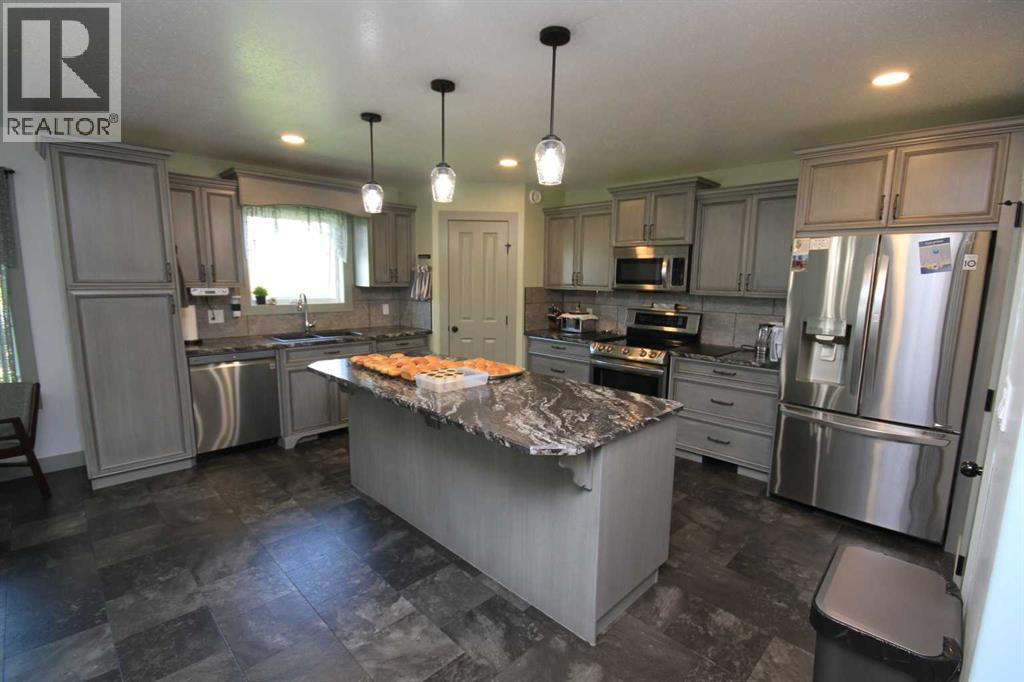 Photo 10 of 212 3 Street N, Grassy Lake AB