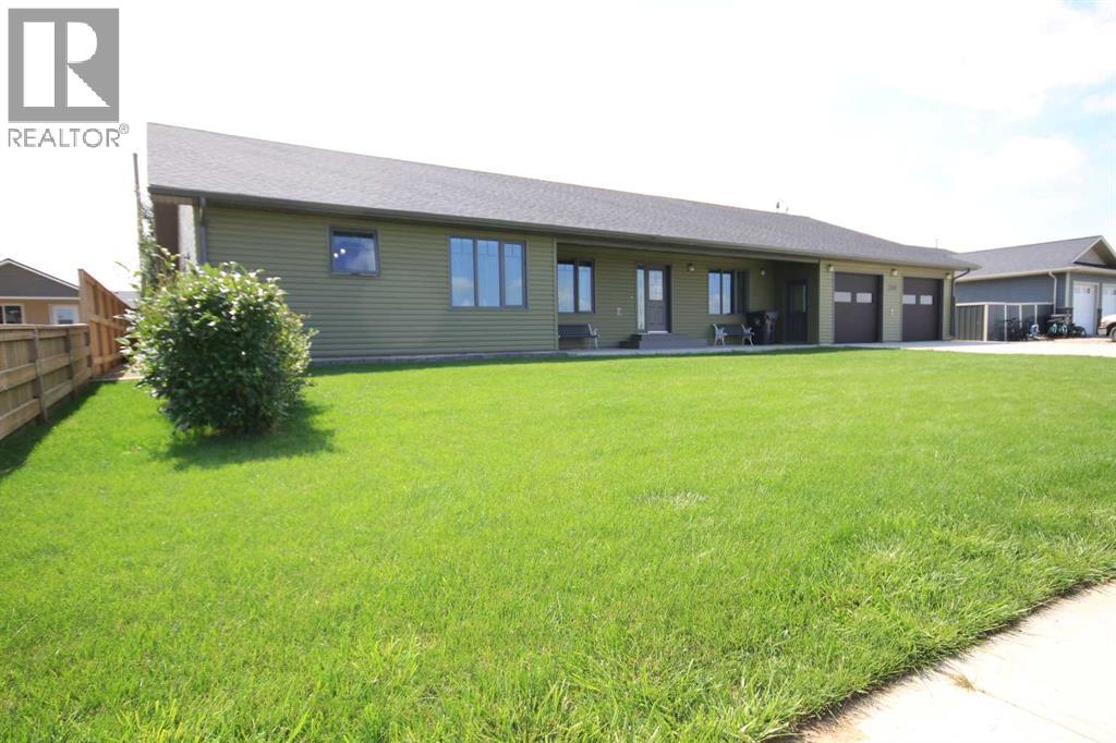 Photo 2 of 212 3 Street N, Grassy Lake AB
