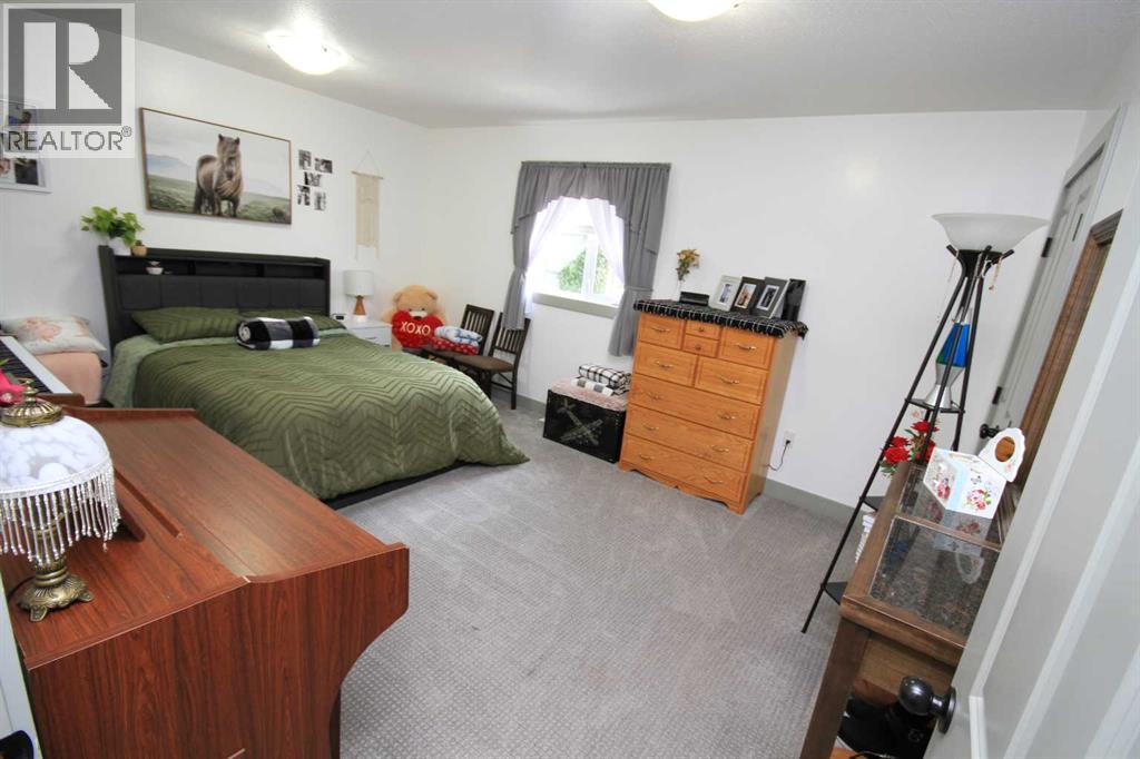 Photo 13 of 212 3 Street N, Grassy Lake AB