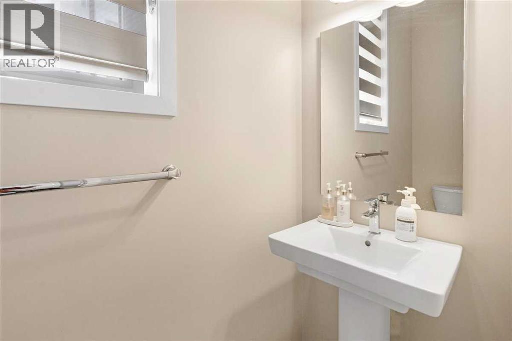 Photo 17 of 93 Yorkville Terrace Sw, Calgary AB