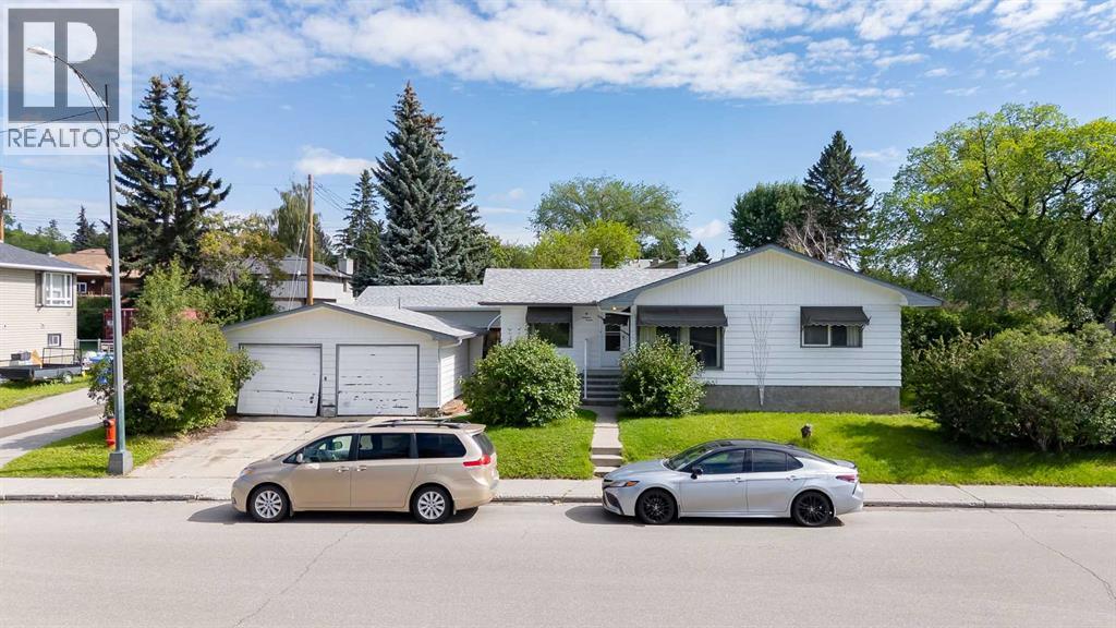 Photo 1 of 4 Cornell Place Nw, Calgary AB