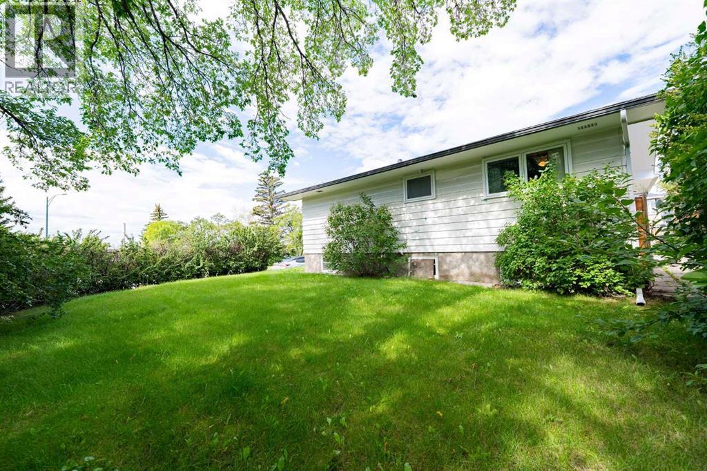 Photo 32 of 4 Cornell Place Nw, Calgary AB