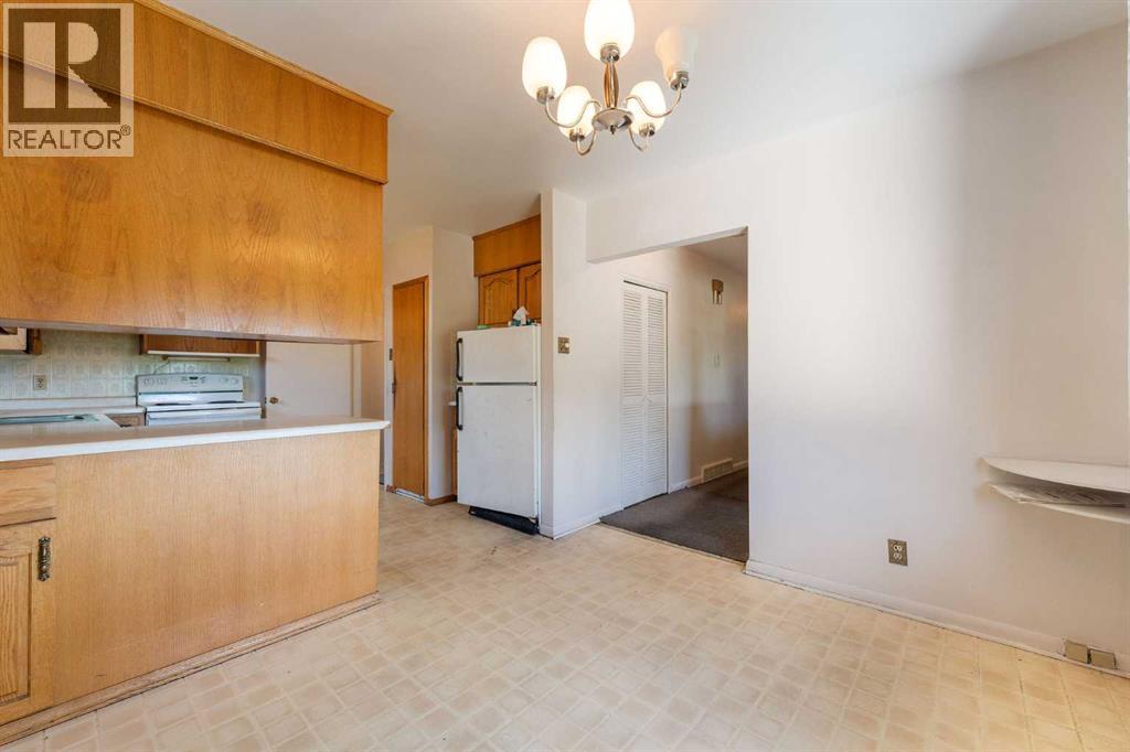 Photo 6 of 4 Cornell Place Nw, Calgary AB