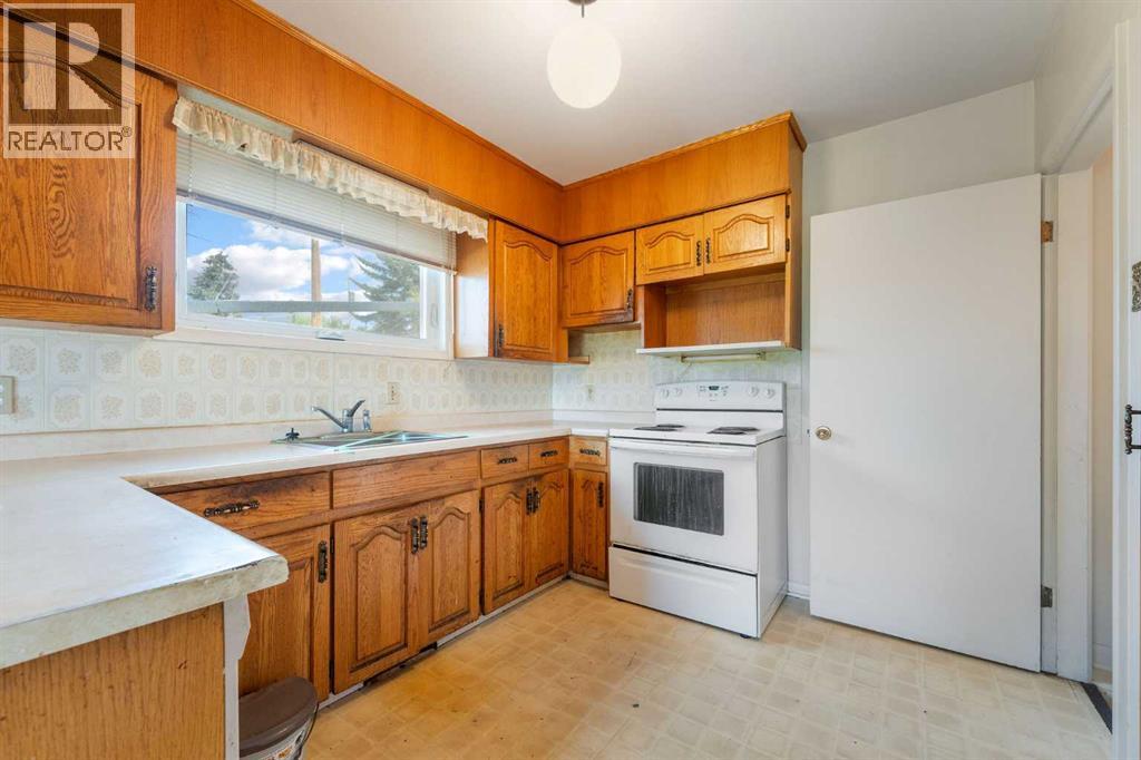 Photo 7 of 4 Cornell Place Nw, Calgary AB
