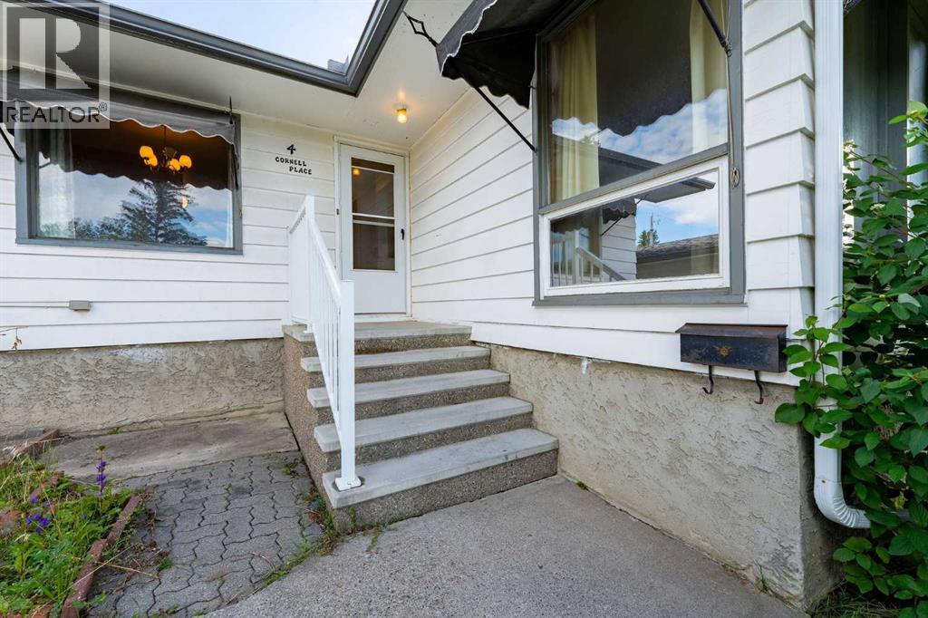 Photo 2 of 4 Cornell Place Nw, Calgary AB