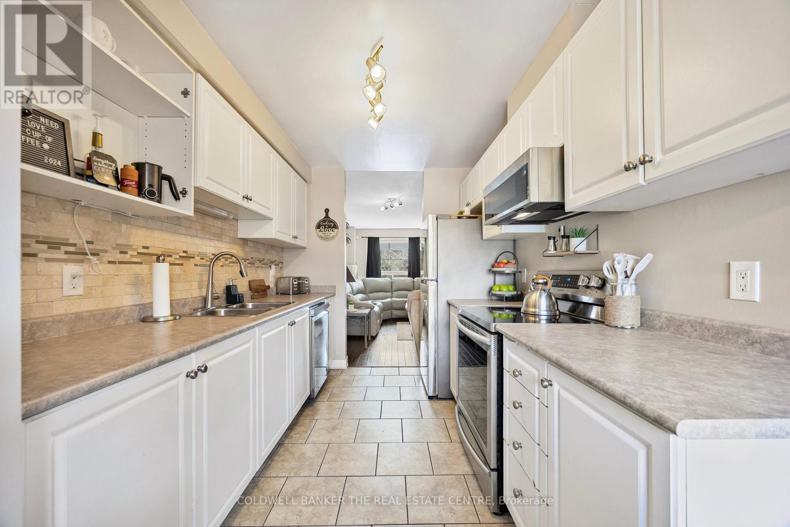 Photo 11 of 10 234 Cundles Road E, Barrie ON