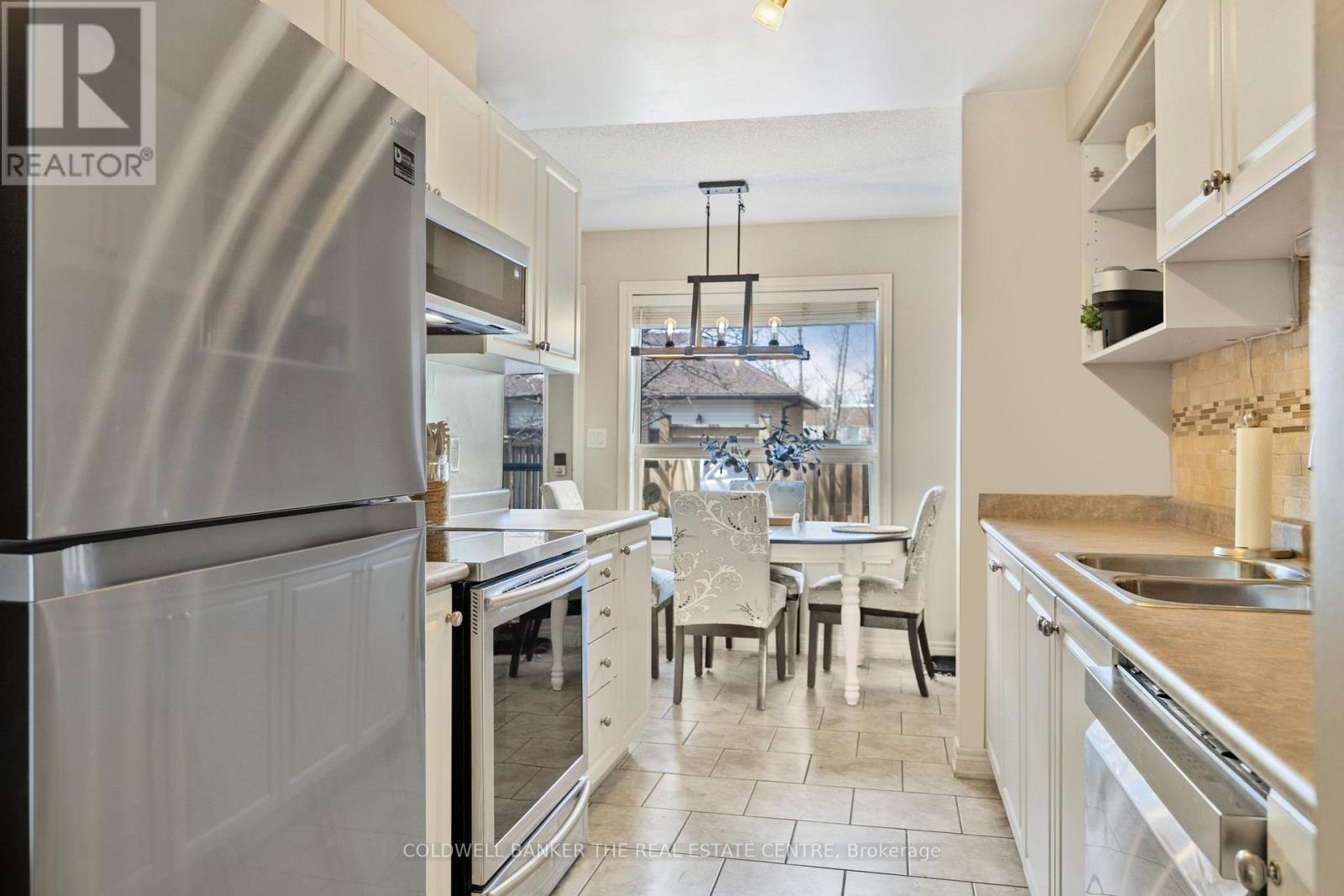 Photo 13 of 10 234 Cundles Road E, Barrie ON