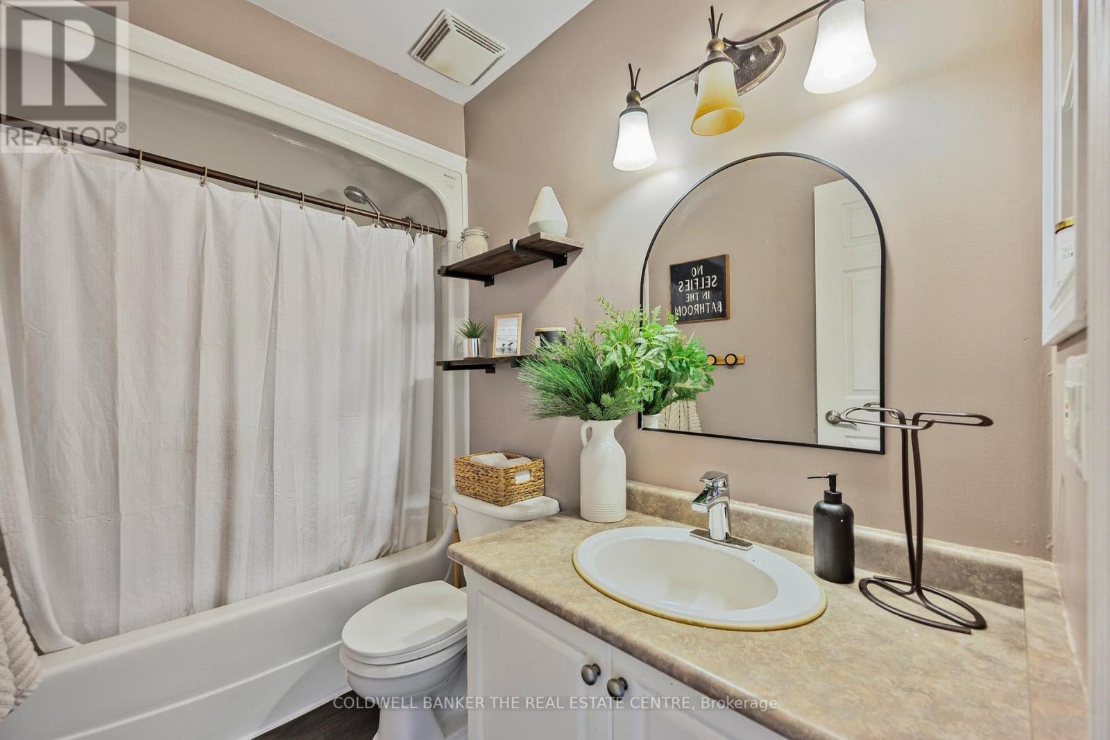Photo 21 of 10 234 Cundles Road E, Barrie ON