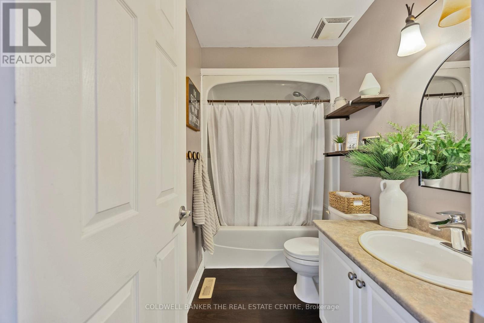 Photo 22 of 10 234 Cundles Road E, Barrie ON