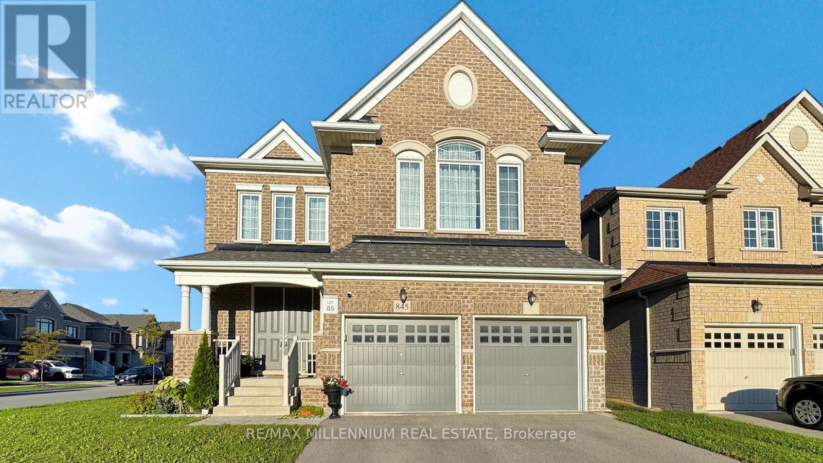 Photo 3 of 845 Langford Boulevard, Bradford West Gwillimbury ON
