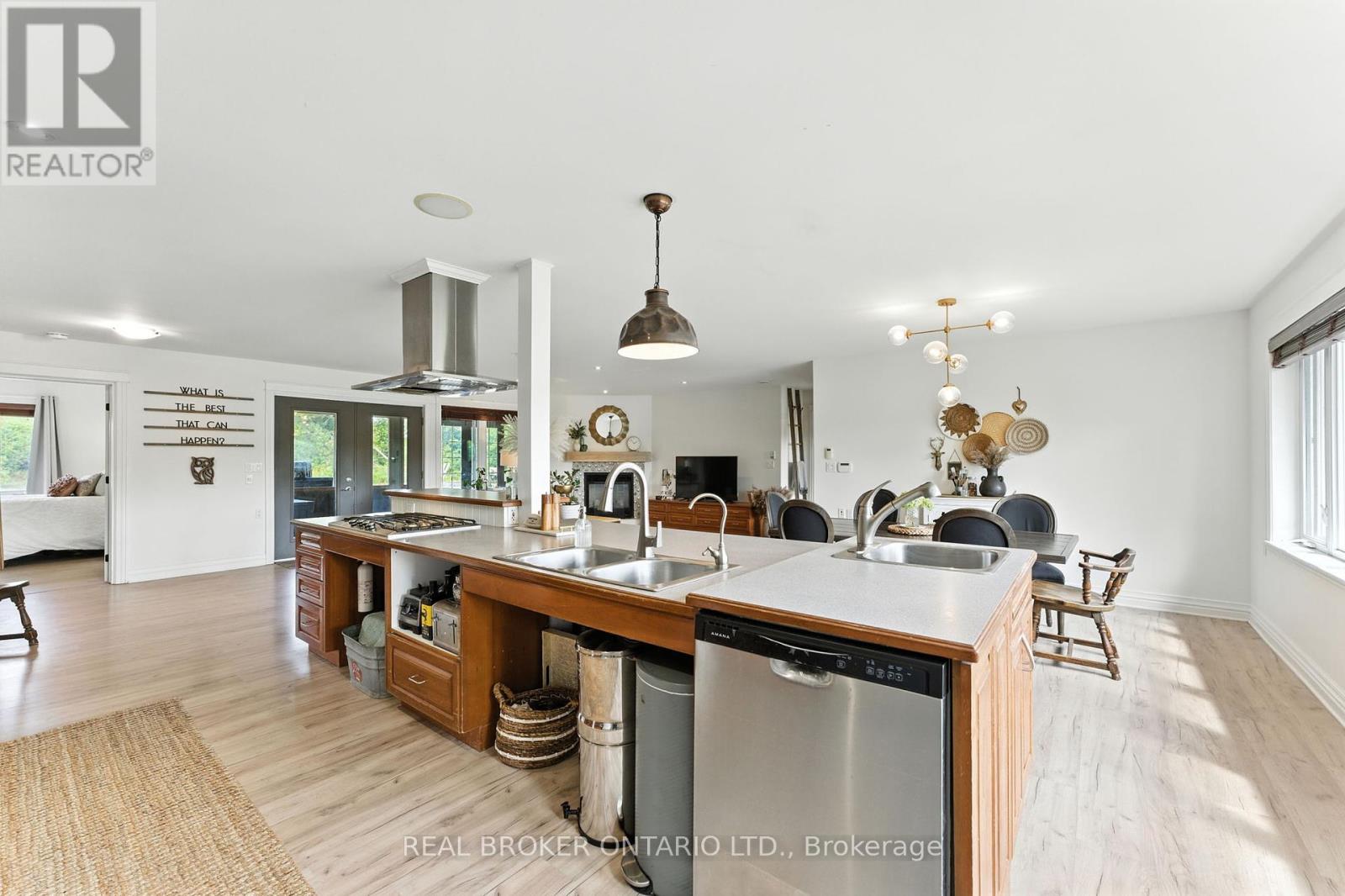 Photo 23 of 39 Cambridge Court, North Grenville ON