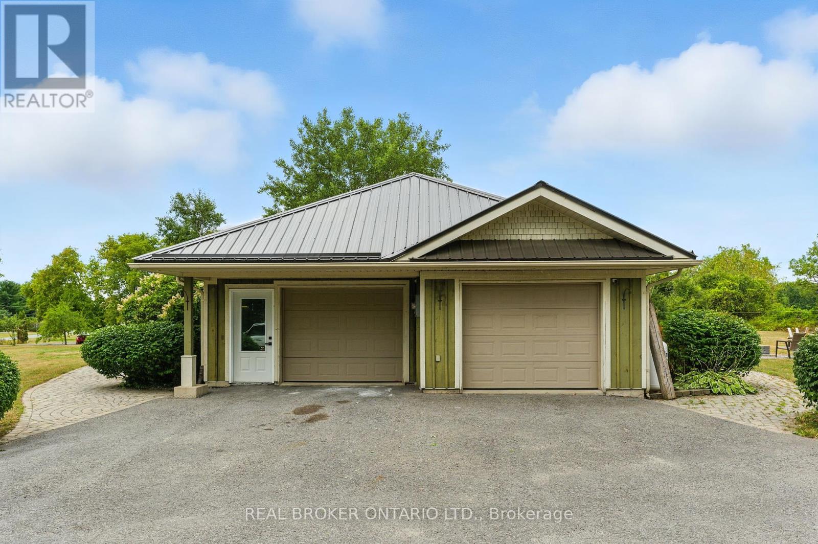 Photo 3 of 39 Cambridge Court, North Grenville ON