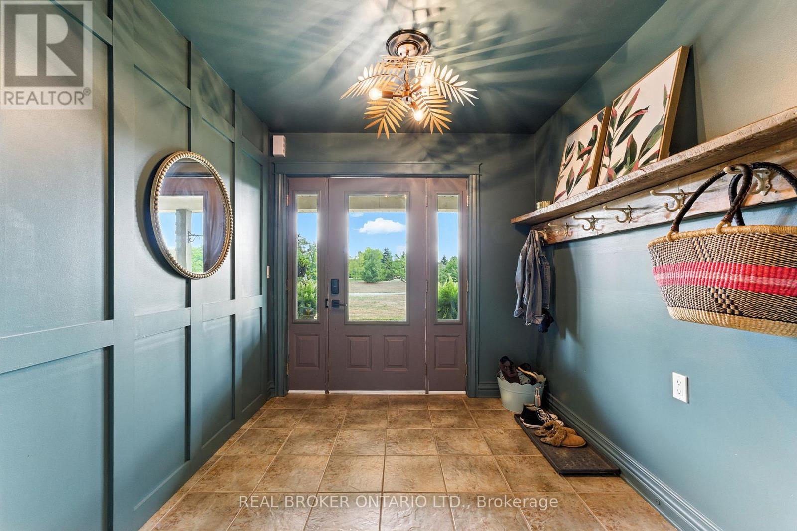 Photo 5 of 39 Cambridge Court, North Grenville ON