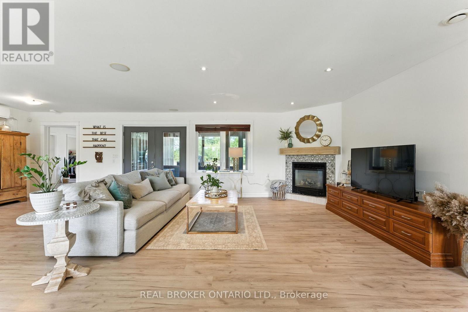 Photo 8 of 39 Cambridge Court, North Grenville ON