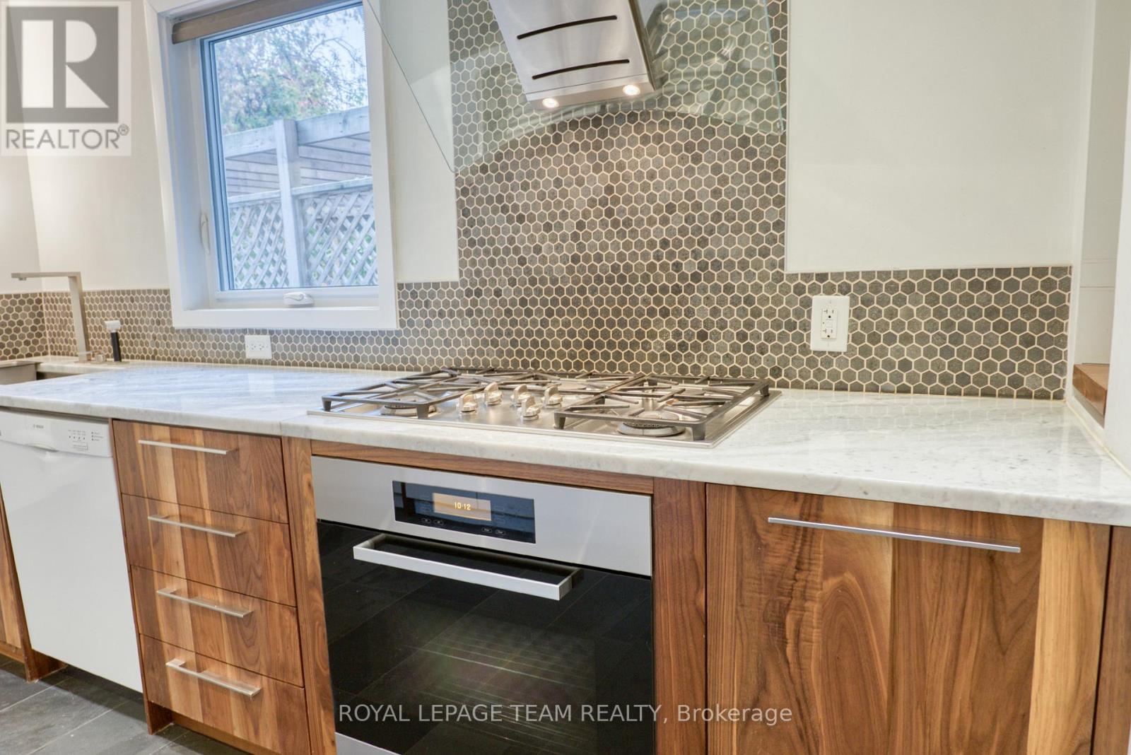 Photo 10 of 87 Guigues Avenue, Ottawa ON