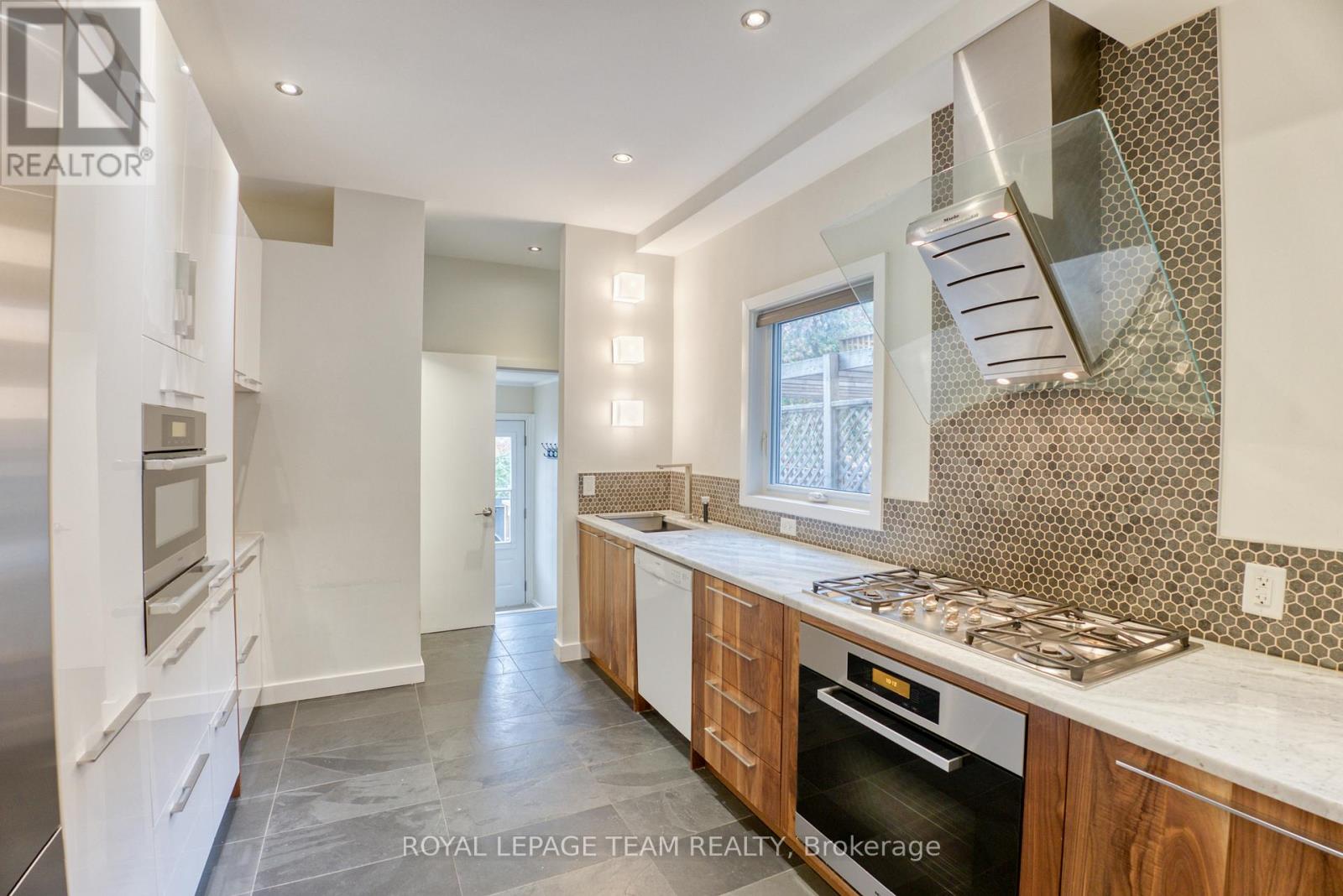 Photo 9 of 87 Guigues Avenue, Ottawa ON