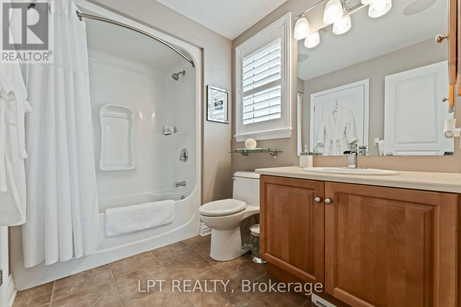 Photo 19 of 156 Riverstone Drive, Ottawa ON