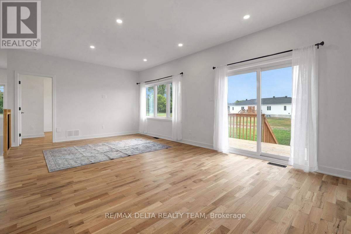 Photo 14 of 10 Vicky Court, Clarencerockland ON