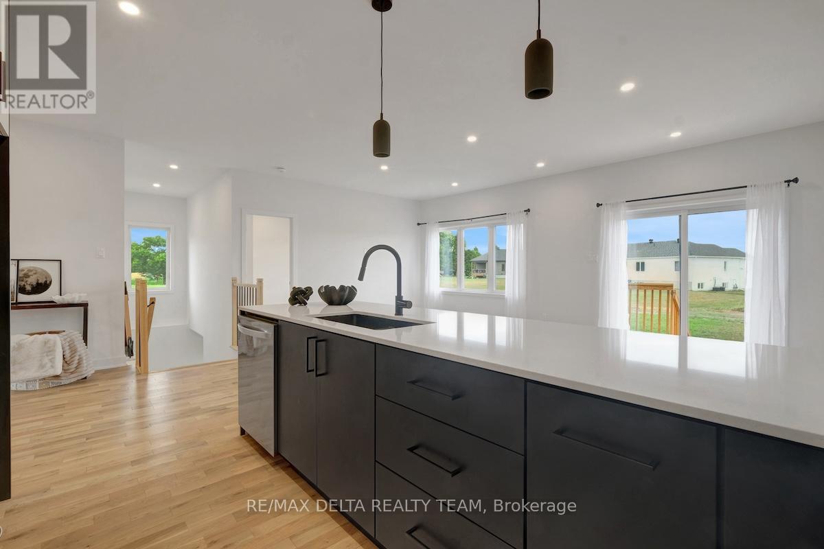 Photo 21 of 10 Vicky Court, Clarencerockland ON