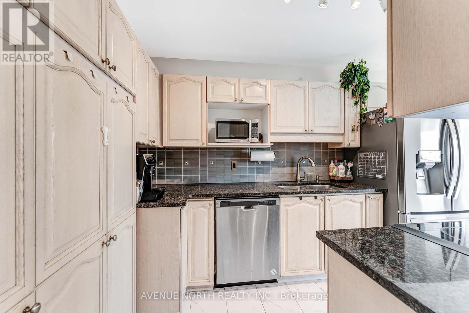 Photo 12 of 51 Mullcraft Crescent, Ottawa ON