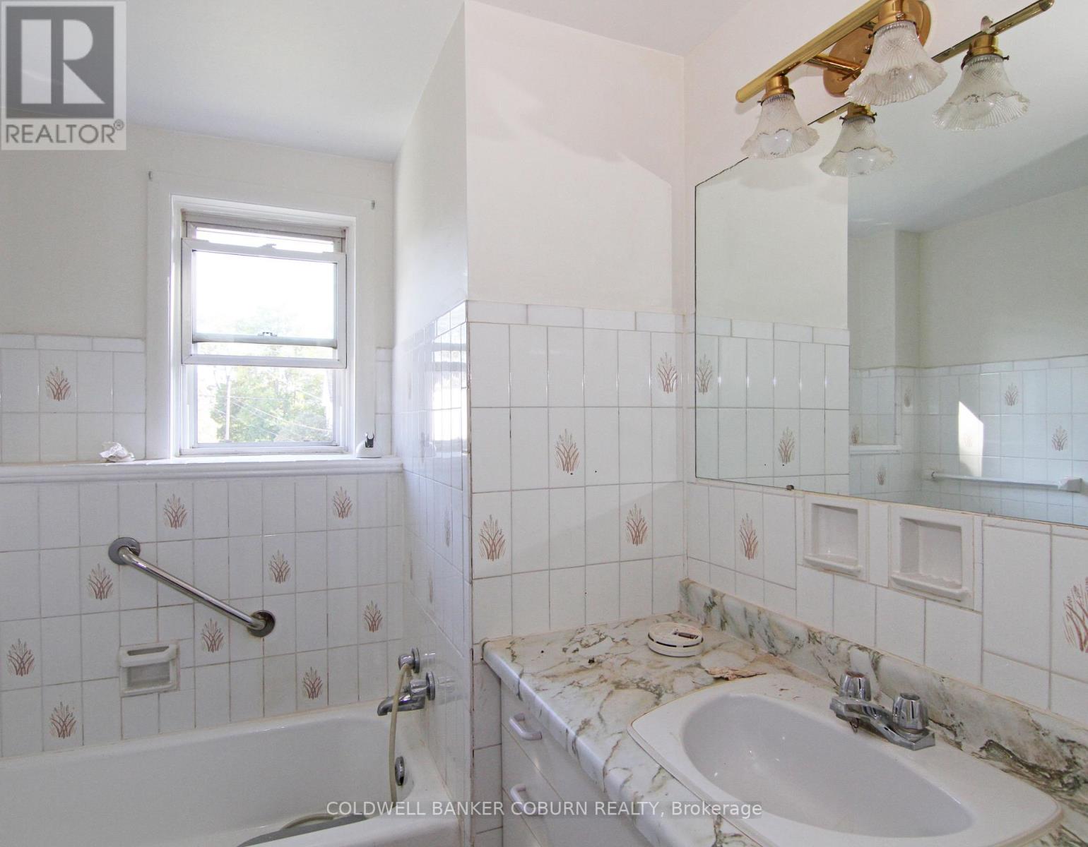 Photo 7 of 21 23 Casselman Road, South Dundas ON