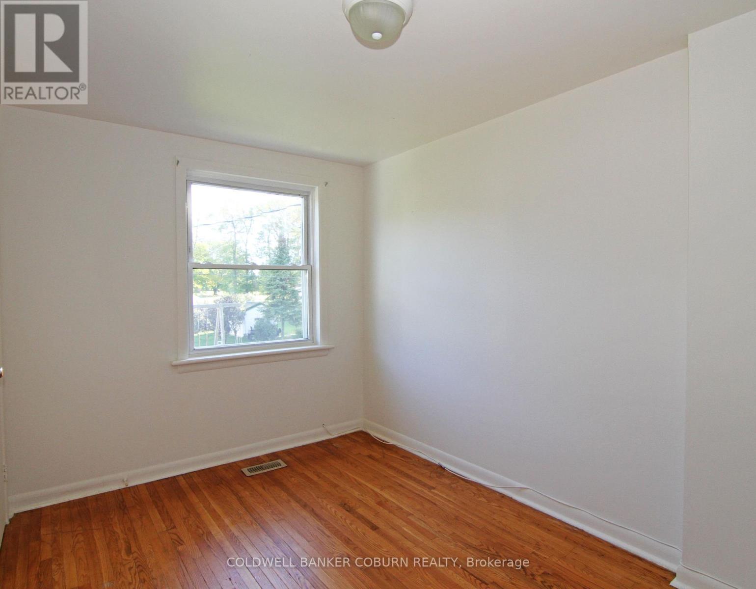 Photo 8 of 21 23 Casselman Road, South Dundas ON