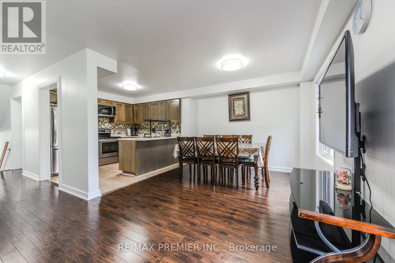 Photo 11 of 77 Wilmont Court, Brampton ON