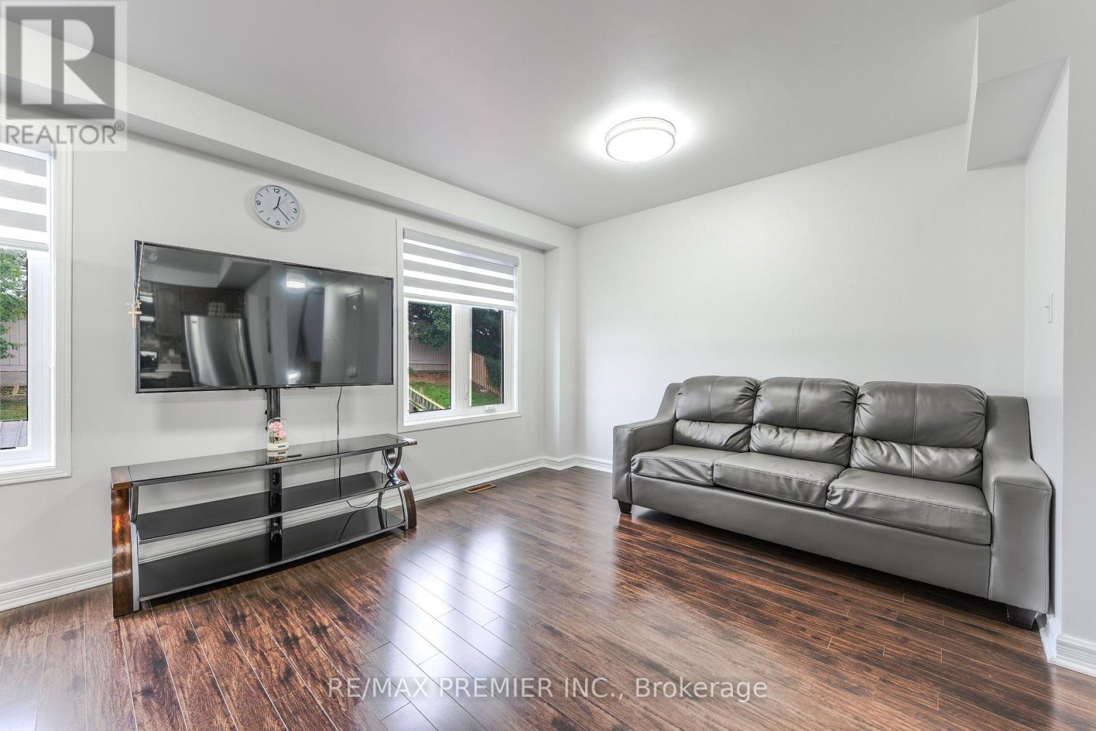 Photo 12 of 77 Wilmont Court, Brampton ON