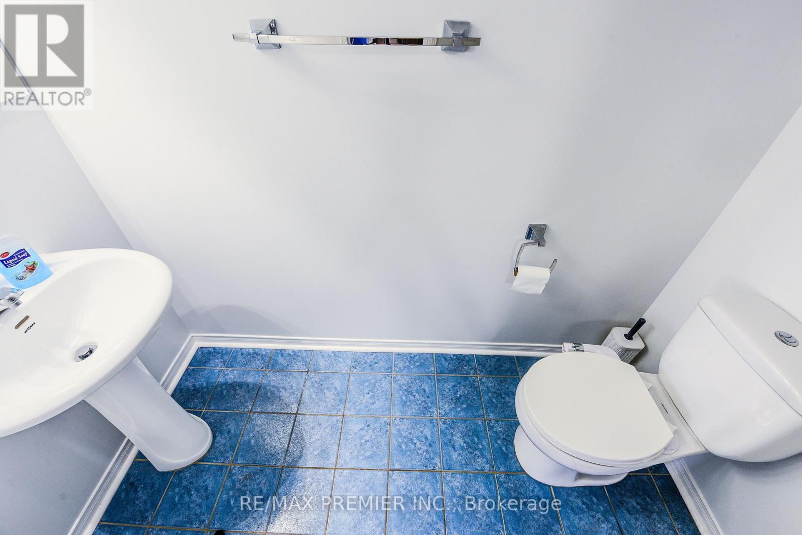 Photo 18 of 77 Wilmont Court, Brampton ON